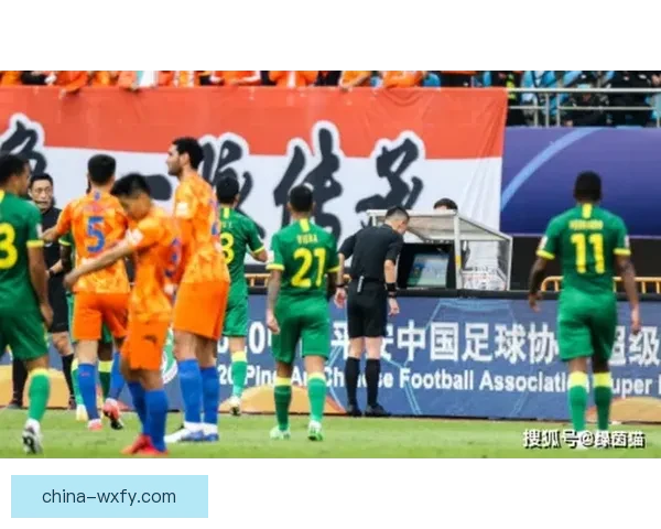 中国对阵乌兹别克争议裁判判罚引热议赛场风云再起焦点之战真相 中国对阵乌兹别克争议裁判判罚引热议赛场风云再起焦点之战真相